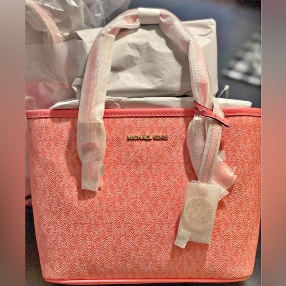 Michael Kors Jet Set Tote NWT